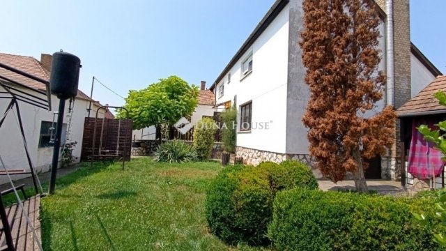 Eladó családi ház, Bólyban 51.9 M Ft, 6 szobás