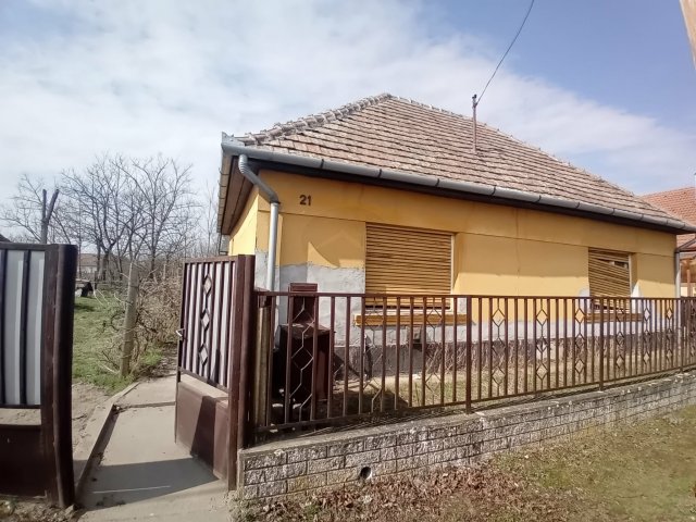 Eladó családi ház, Turán 21.9 M Ft, 2 szobás