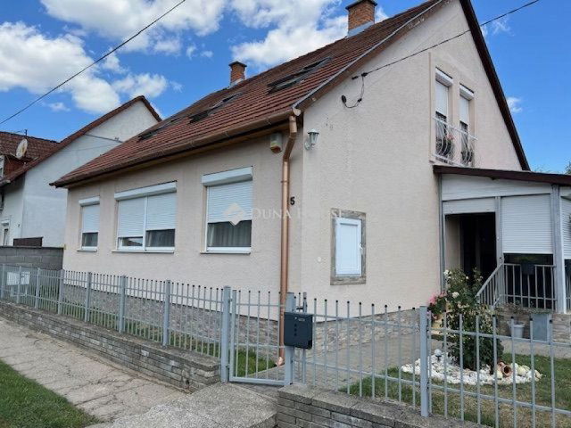 Eladó családi ház, Sásdon 59.999 M Ft, 3+4 szobás