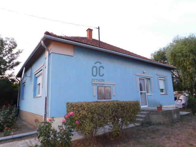 Eladó családi ház, Tiszatenyőn 23.6 M Ft, 3 szobás