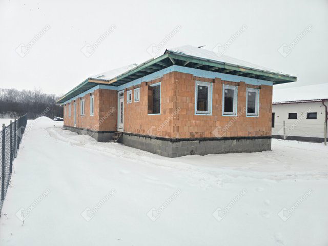 Eladó ikerház, Gárdonyban 95 M Ft, 4 szobás