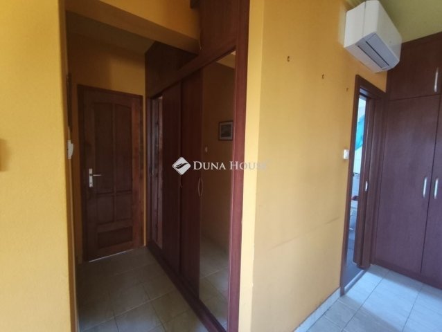 Eladó téglalakás, Székesfehérvárott 65 M Ft, 1+3 szobás