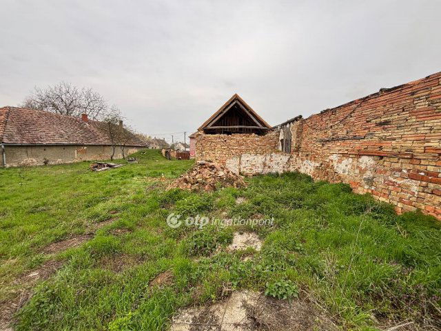 Eladó családi ház, Bakonyszentivánon 8.5 M Ft, 2 szobás