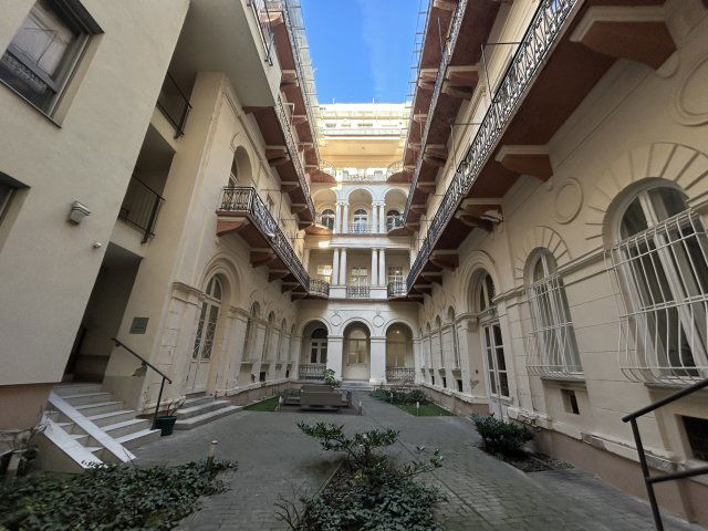 Eladó téglalakás, Budapesten, V. kerületben 249.9 M Ft