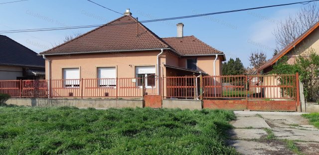 Eladó családi ház, Martfűn 47.9 M Ft, 3+1 szobás