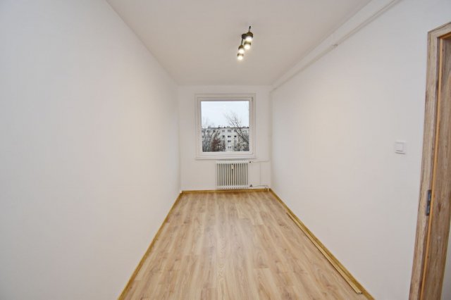 Eladó panellakás, Debrecenben 61.9 M Ft, 3 szobás