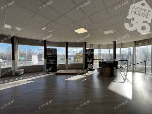 Kiadó üzlethelyiség, Kecskeméten 1900 E Ft / hó, 10 szobás