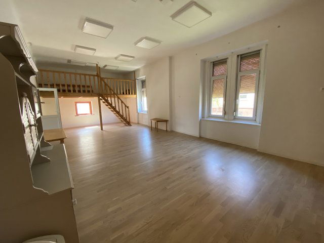 Eladó családi ház, Kecskeméten 95 M Ft, 7 szobás
