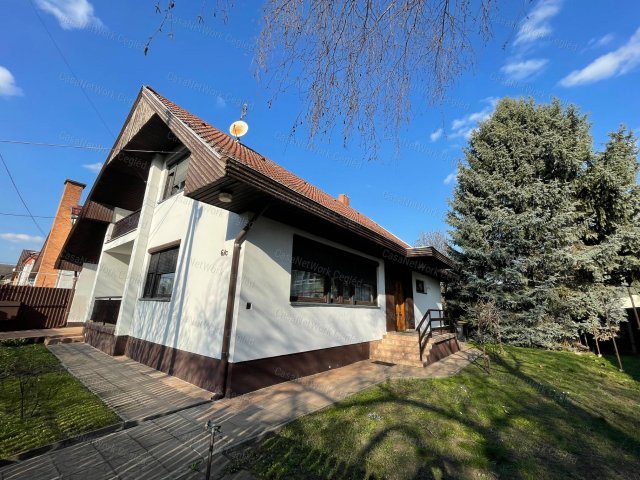 Eladó családi ház, Újszászon 69.5 M Ft, 4 szobás