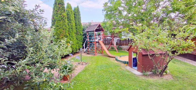 Eladó családi ház, Nyíregyházán 84.75 M Ft, 7 szobás