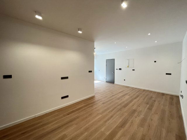 Eladó téglalakás, Siófokon 91.5 M Ft, 2 szobás