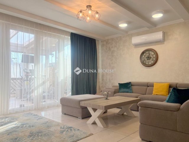 Eladó családi ház, Nyíregyházán 179 M Ft, 5 szobás