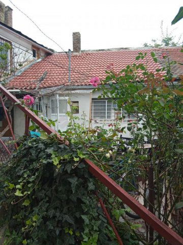 Eladó családi ház, Pécsett 13.5 M Ft, 1 szobás
