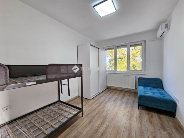 Eladó ikerház, Gödön 119.9 M Ft, 6 szobás