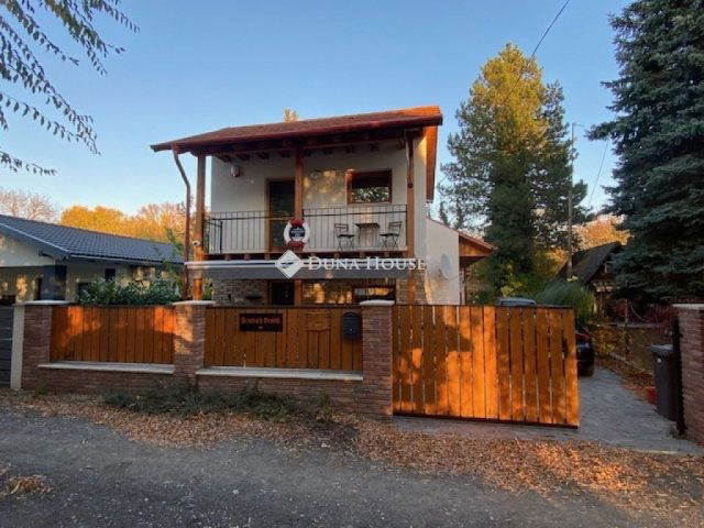 Eladó családi ház, Tasson 120 M Ft, 3 szobás