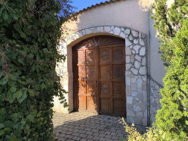 Eladó családi ház, Tatabányán 199 M Ft, 7+1 szobás