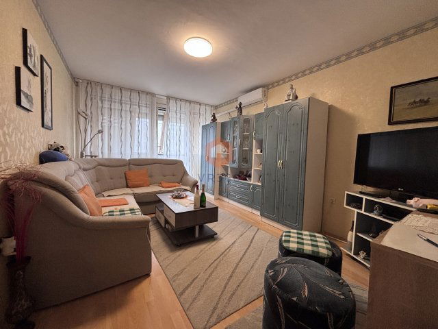 Eladó panellakás, Pécsett 48 M Ft, 2+1 szobás