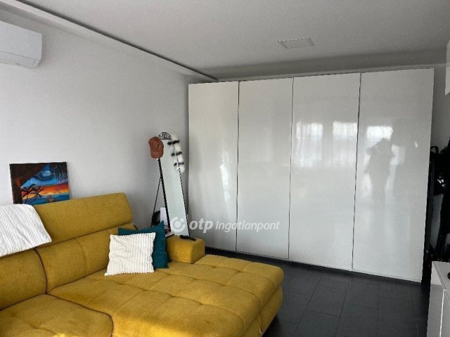 Eladó panellakás, Székesfehérvárott 63 M Ft, 2+1 szobás