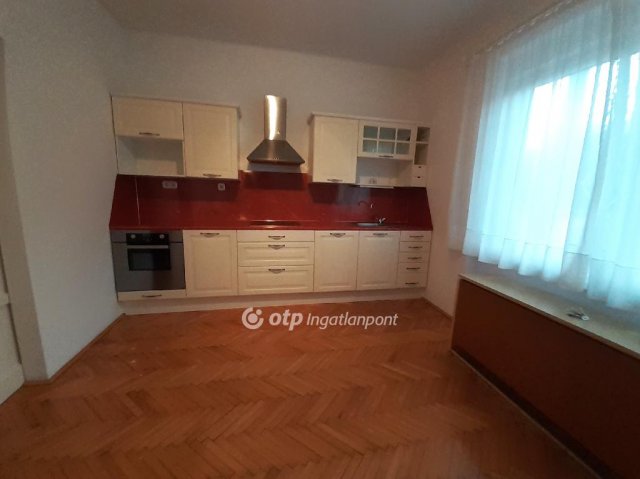 Eladó családi ház, Siófokon 129.9 M Ft, 5 szobás