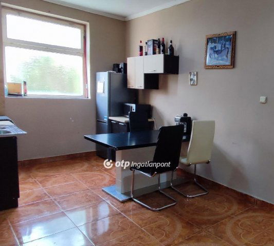 Eladó családi ház, Pápán 17.5 M Ft, 2+1 szobás