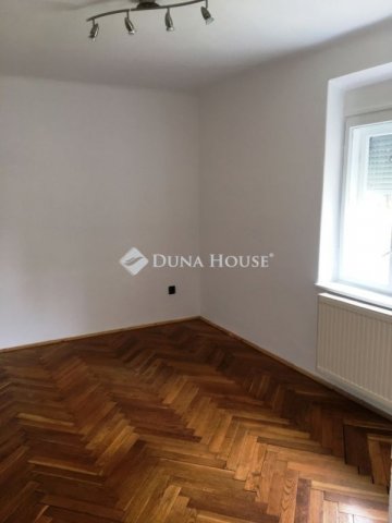 Kiadó téglalakás, albérlet, Bólyban 150 E Ft / hó, 3 szobás