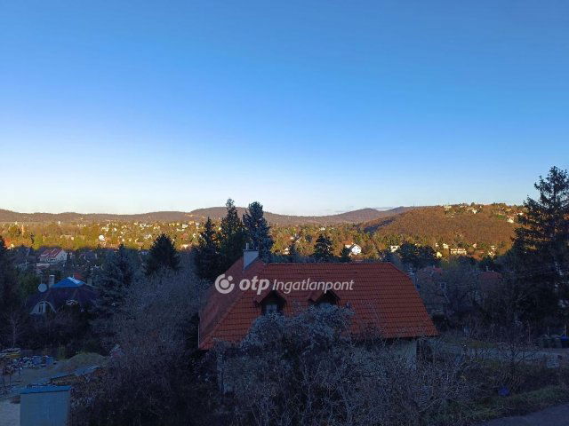 Eladó családi ház, Budapesten, II. kerületben 180 M Ft, 3 szobás