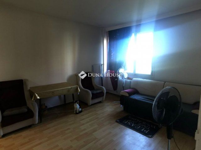 Eladó panellakás, Tatabányán, Esztergomi utcában 30.8 M Ft