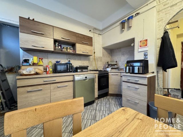 Eladó családi ház, Szegeden 99 M Ft, 4 szobás