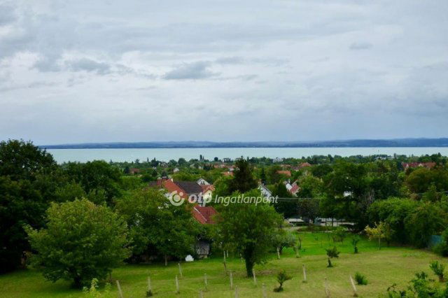 Eladó családi ház, Balatonfüreden 260 M Ft, 4+1 szobás