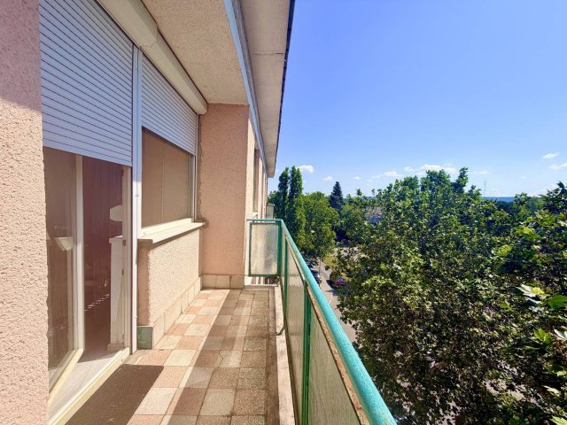 Eladó téglalakás, Oroszlányban 28.5 M Ft, 1 szobás