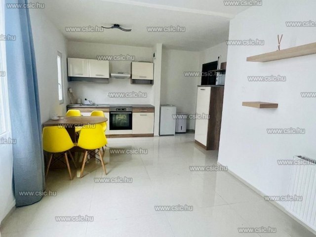 Eladó családi ház, Dunakeszin 145 M Ft, 4+1 szobás