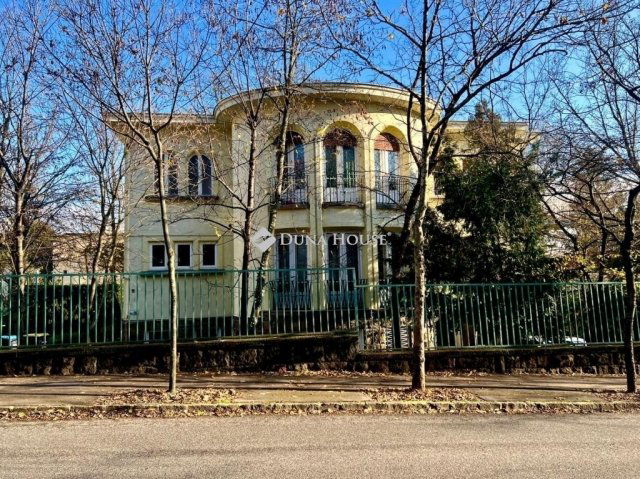 Eladó téglalakás, Budapesten, II. kerületben 147 M Ft, 2 szobás