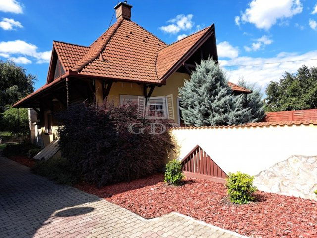 Eladó családi ház, Szigetszentmártonban 139 M Ft, 5 szobás