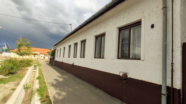 Eladó családi ház, Bugyin 59.9 M Ft, 6 szobás