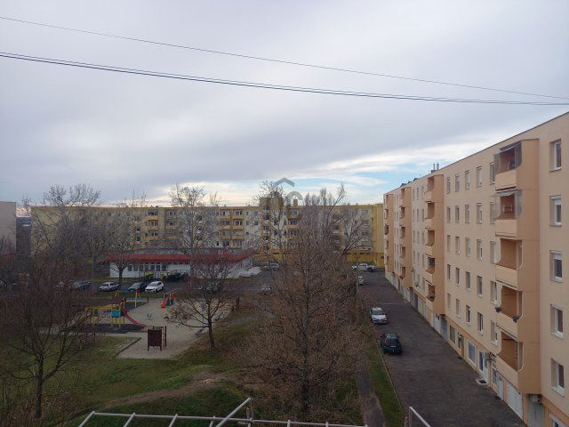 Eladó panellakás, Pápán 25.5 M Ft, 2 szobás