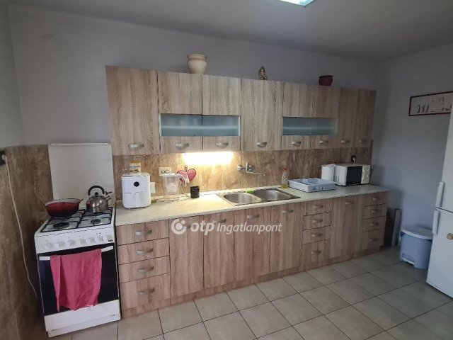 Eladó családi ház, Áporkán 76 M Ft, 3 szobás