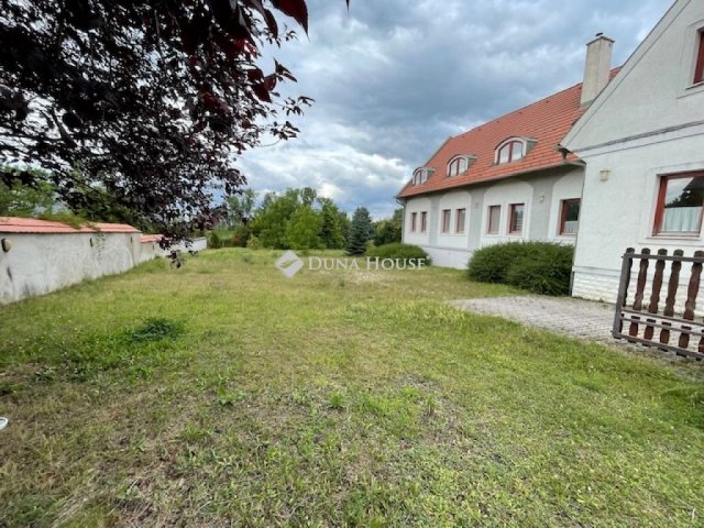 Eladó hotel, Fertőhomokon 215 M Ft, 8 szobás