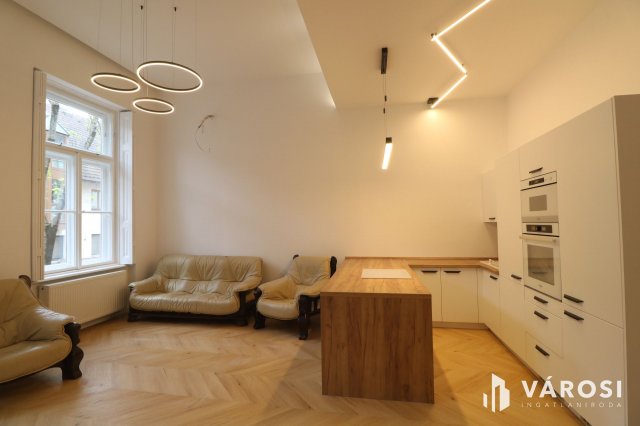 Kiadó téglalakás, albérlet, Szegeden 350 E Ft / hó, 3 szobás