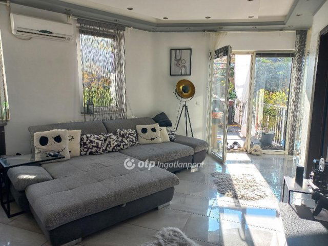 Eladó téglalakás, Budapesten, XV. kerületben 87 M Ft, 2+1 szobás