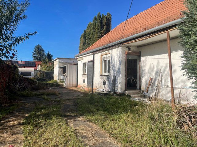 Eladó családi ház, Vácon 47.5 M Ft, 2 szobás