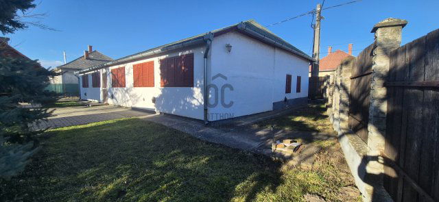 Eladó családi ház, Poroszlón 54 M Ft, 6 szobás