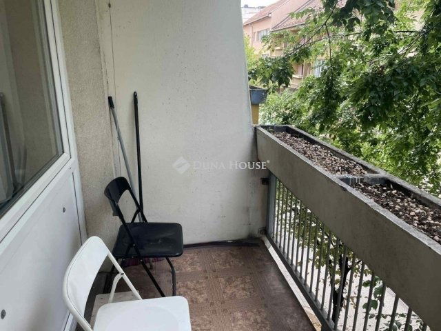 Eladó panellakás, Szegeden 76 M Ft, 4 szobás