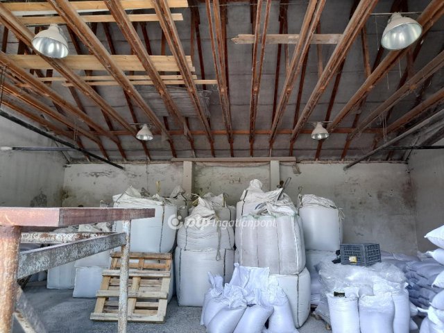 Eladó ipari ingatlan, Solymáron 330 M Ft / költözzbe.hu