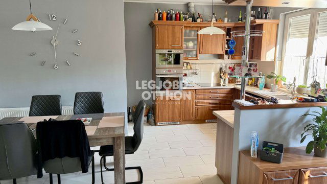 Kiadó téglalakás, albérlet, Cegléden 320 E Ft / hó, 4 szobás