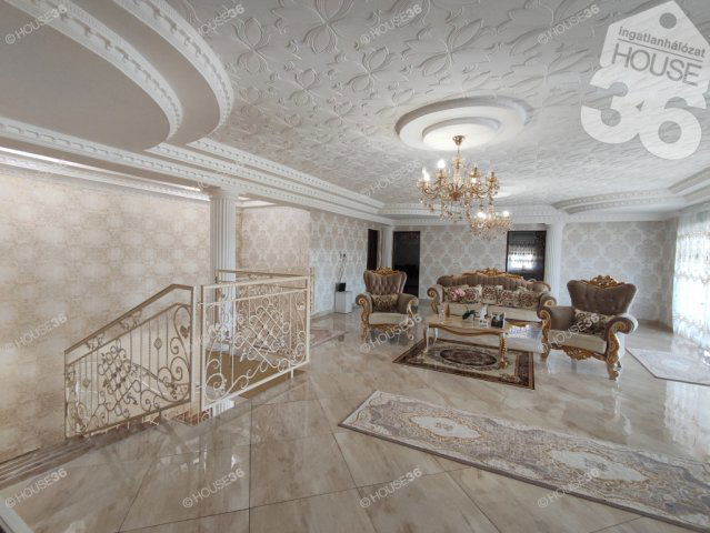 Eladó családi ház, Szolnokon 207.99 M Ft, 7 szobás