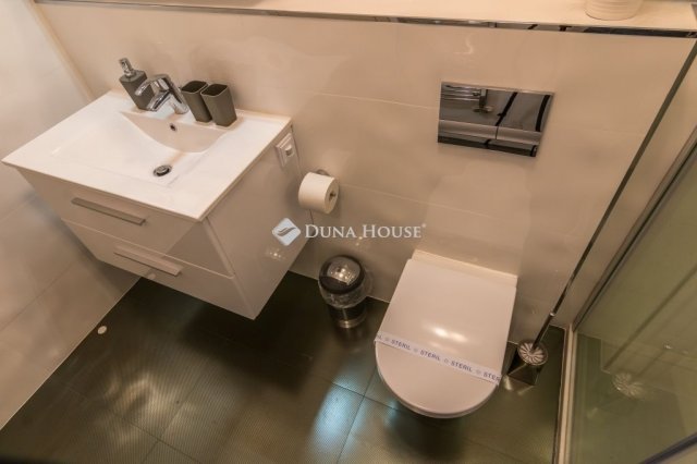 Eladó téglalakás, Budapesten, VII. kerületben 127.9 M Ft