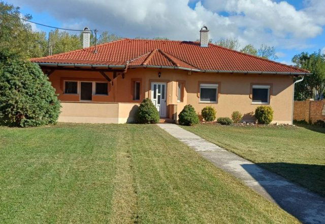 Eladó családi ház, Gödön 144.8 M Ft, 4+1 szobás