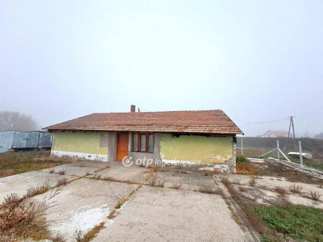 Eladó családi ház, Nagykőrösön 15 M Ft, 2 szobás