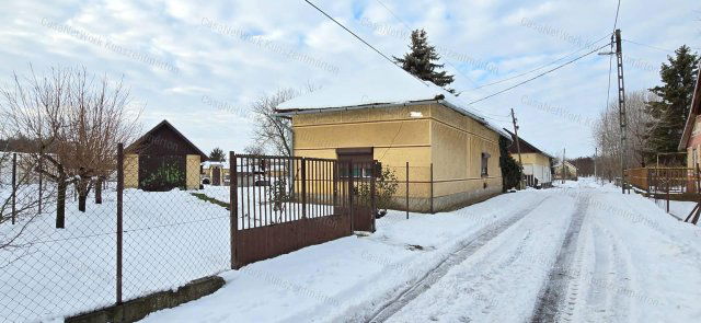 Eladó családi ház, Cserkeszőlőn 15.5 M Ft, 2 szobás