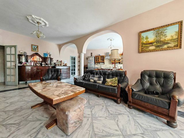 Eladó családi ház, Egerben 103 M Ft, 6+1 szobás